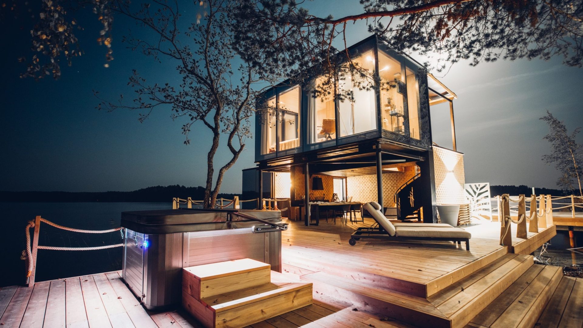 Signature – Tiny House with Glass Mirror Walls by ÖÖD